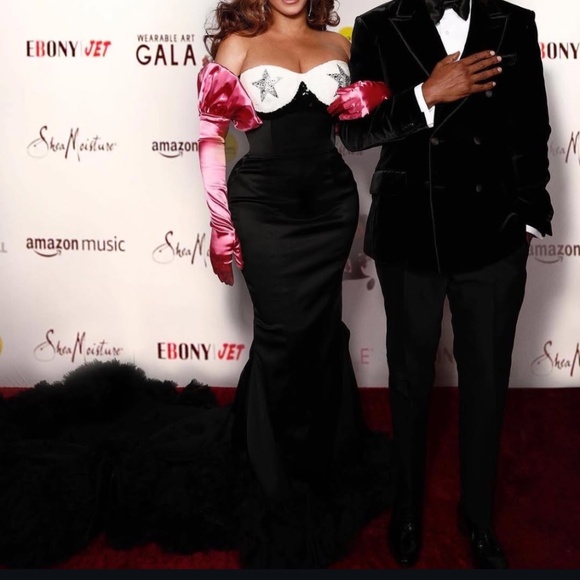 A custom Beyoncé Gucci gown - Picture 3 of 5